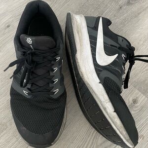 Nike Swift 3 Men's Black and White Athletic Running Shoes size 9 1/2